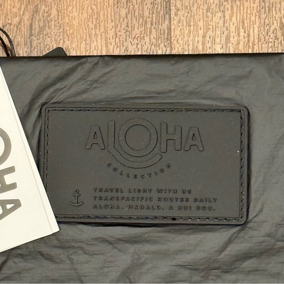 ALOHA Splash-Proof Mini Pouch Black Compact Durable Minimalist Travel Beach Pool - Picture 2 of 8